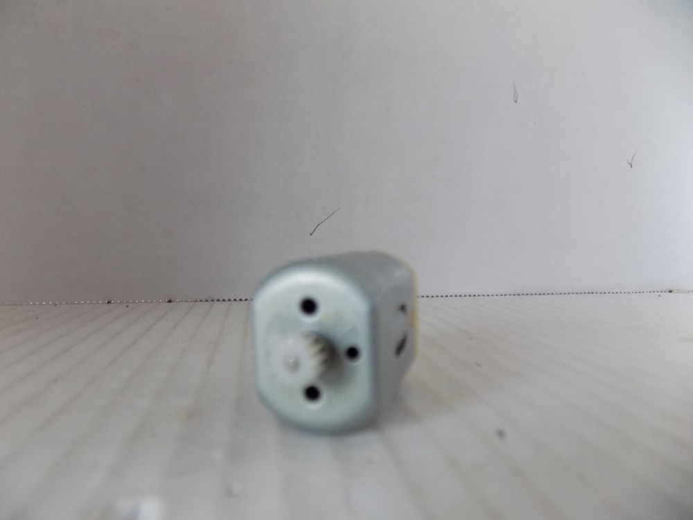HO SCALE 12 VOLT MOTOR NEW / TESTED (Z) PO