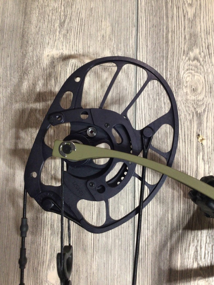 Used PSE Drive NXT RH 24-31" 60-70lbs Bow