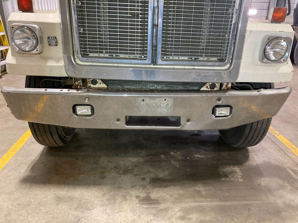 White RBM 1 PIECE CHROME Bumper - Used