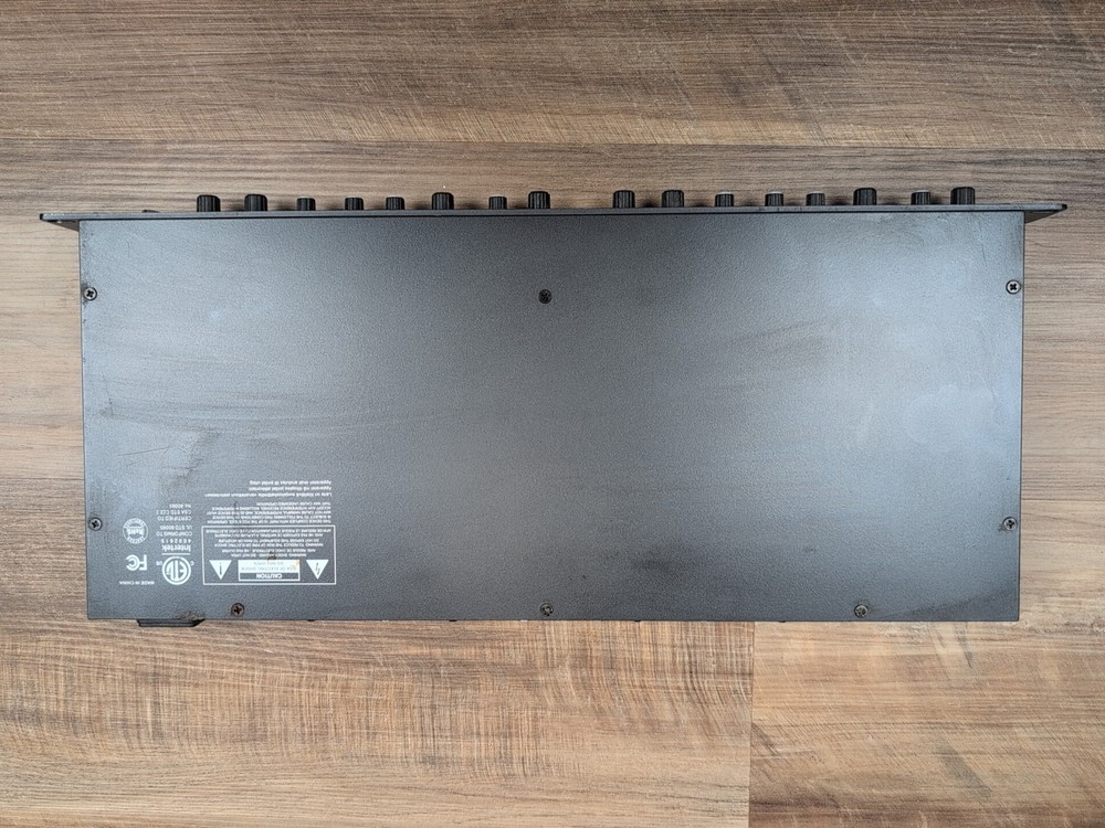 Alesis 3632 Dual Channel Compressor Limiter Gate Rack Mount