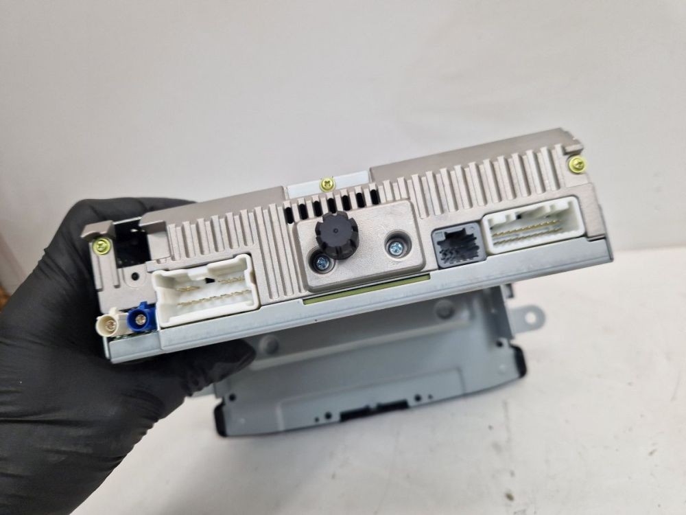 Compatible radio/screen system for Renault Trafic II