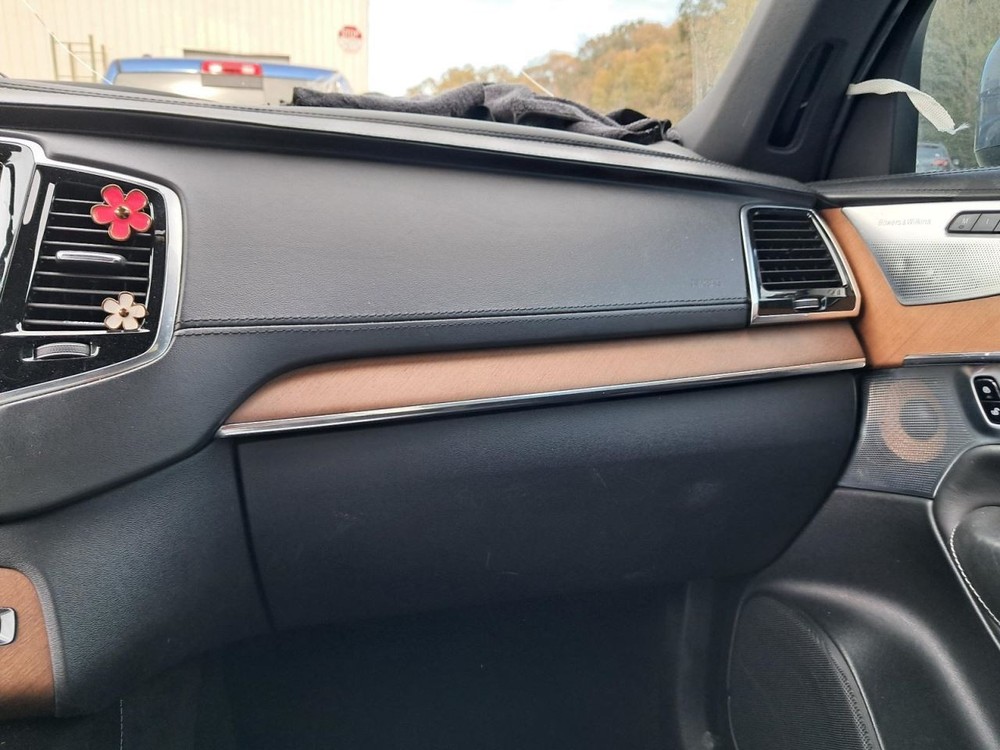 XC90      2016 Glove Box 4865013