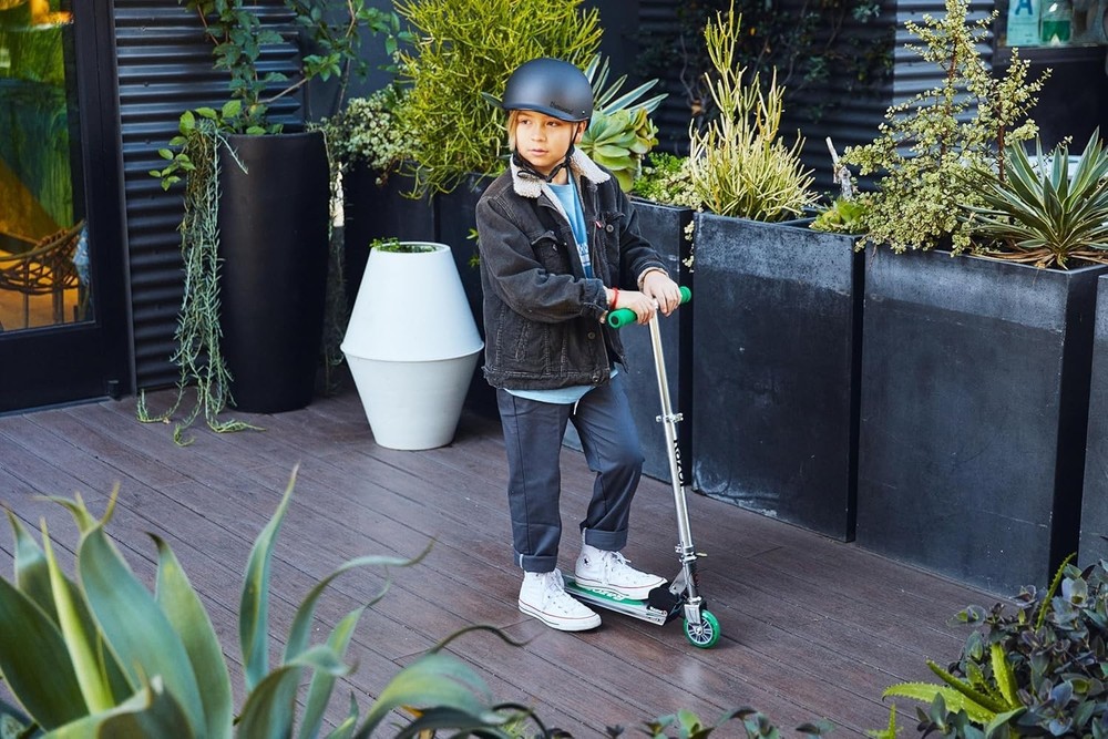 Kids Kick Scooter with Adjustable Handlebars Lightweight Foldable Aluminum Frame