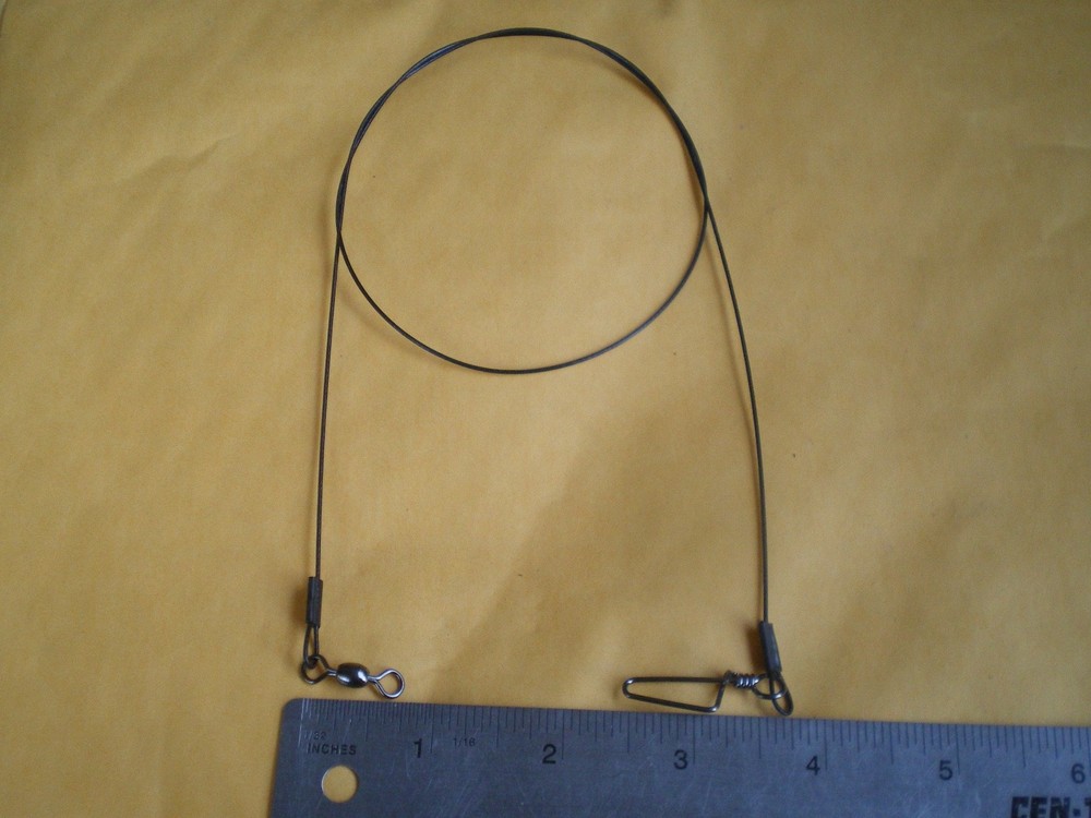 30 PCS S.S. WIRE SPINNER LEADER 30" 100 LBS TEST/COASTLOCK SNAP/MULTICOLOR PACK