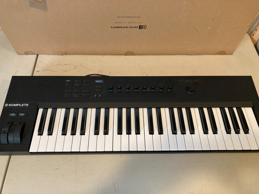 KOMPLETE KONTROL A49 MIDI CONTROLLER