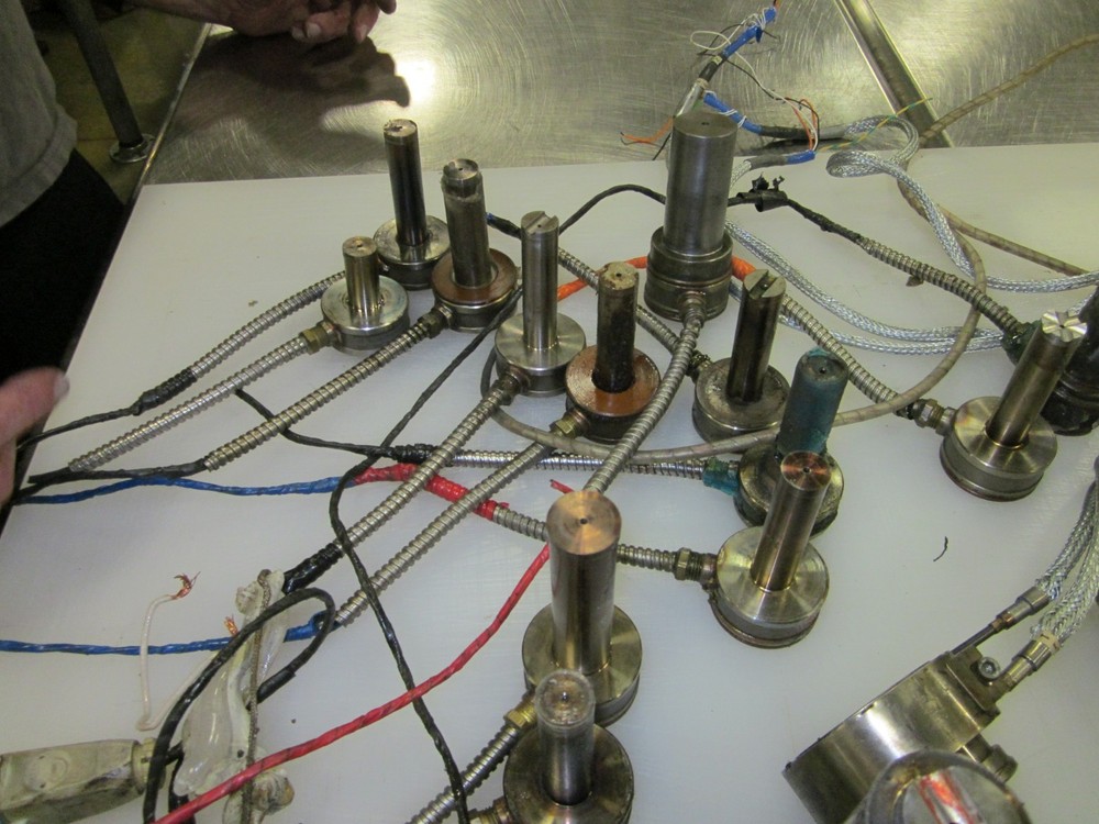 Injection molding heated sprue bushing Sprue heaters many types available