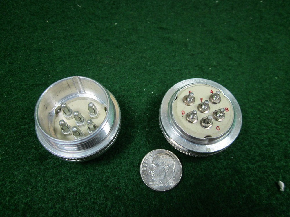 (1) ARC 11905 SOCKET w/key Type 12 & 15 NOS