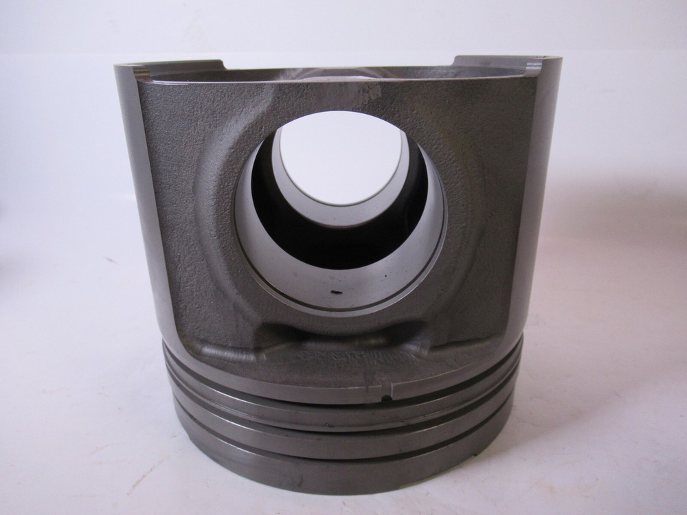 (1) New OPEN BOX for Cummins ENGINE PISTON 3638753