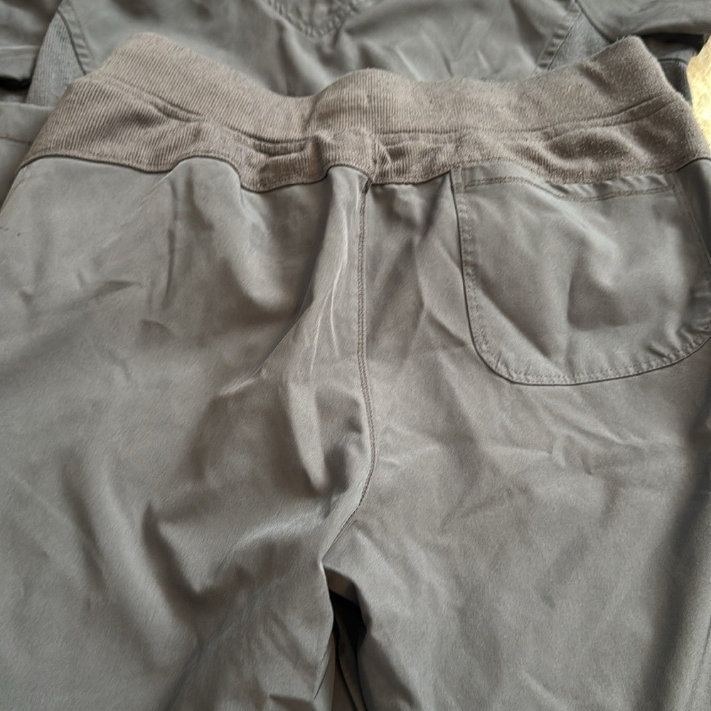 Beverly Hills Uniforms Gray Scrub Set Size Medium