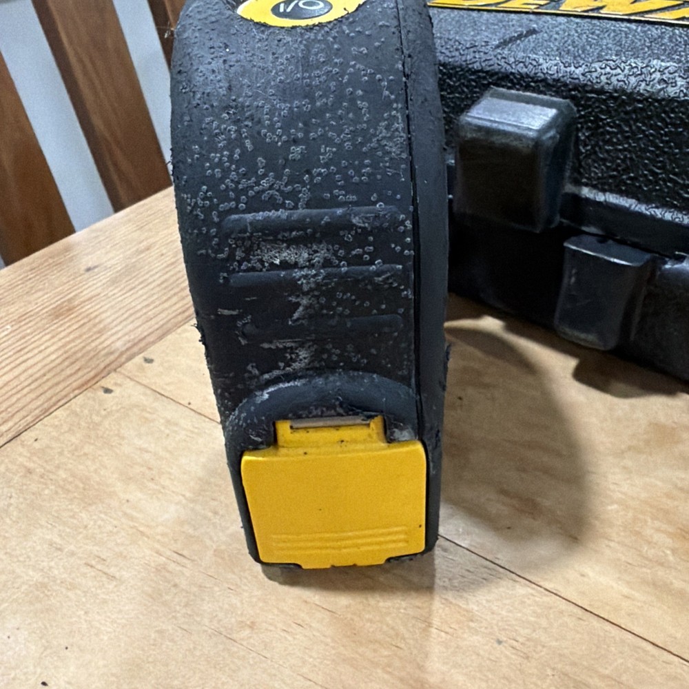 Dewalt DW082 Type 2 Laser Plumb Bob Self Leveling Level Preowned With Case