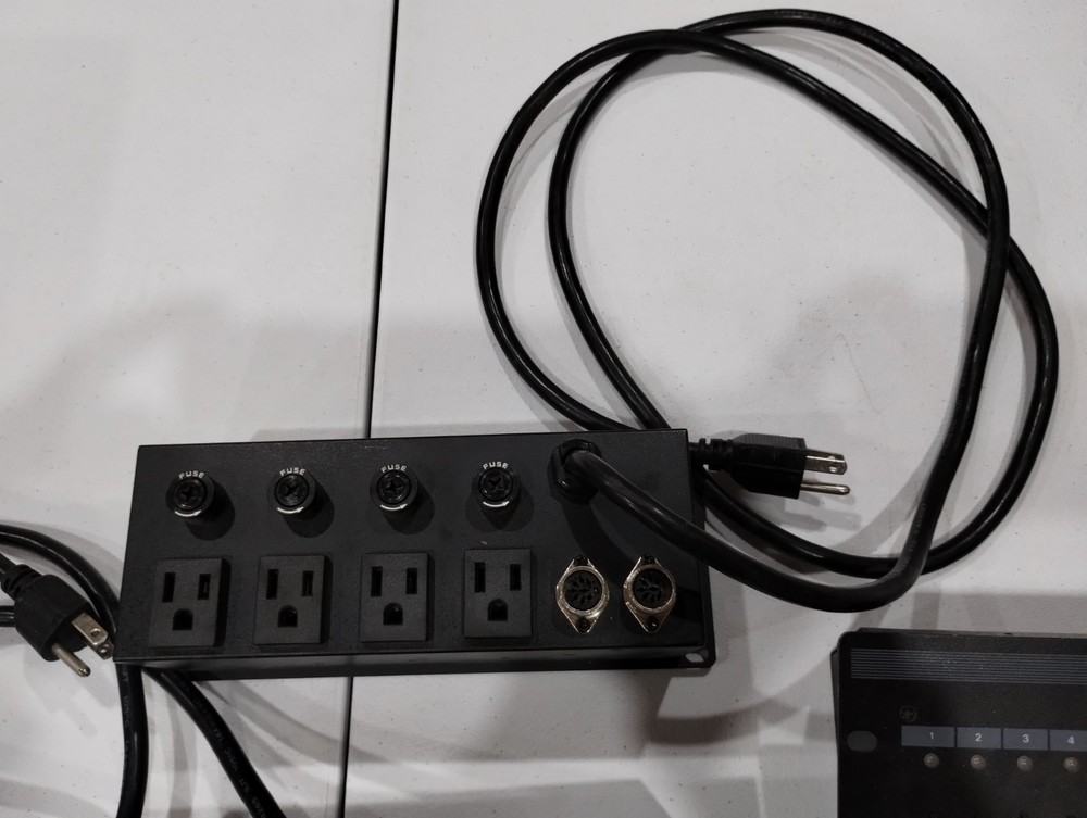 Lite Puter Bundle C-801 Dimming Console 8-CHANNEL, two P-404d Dimming Packs.