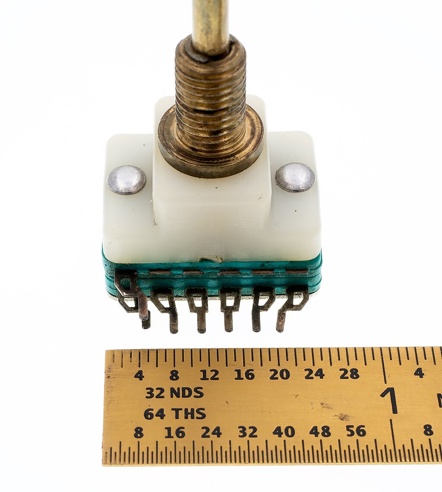 Stackpole 2592937010 - 1 Pole/12 Position Rotary Encoder PCB Mount, NOS