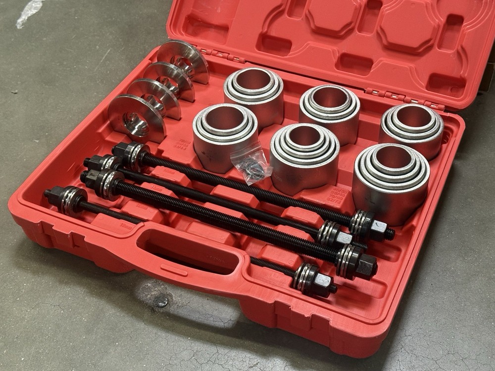 28pcs Universal Press & Pull Sleeve Remove Install Bushes Bearings & Seals Tool