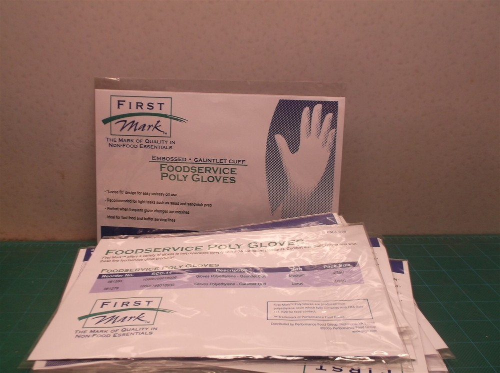 FIRST MARK FM-4 1/28 FOODSERVICE POLY GLOVES sample pack