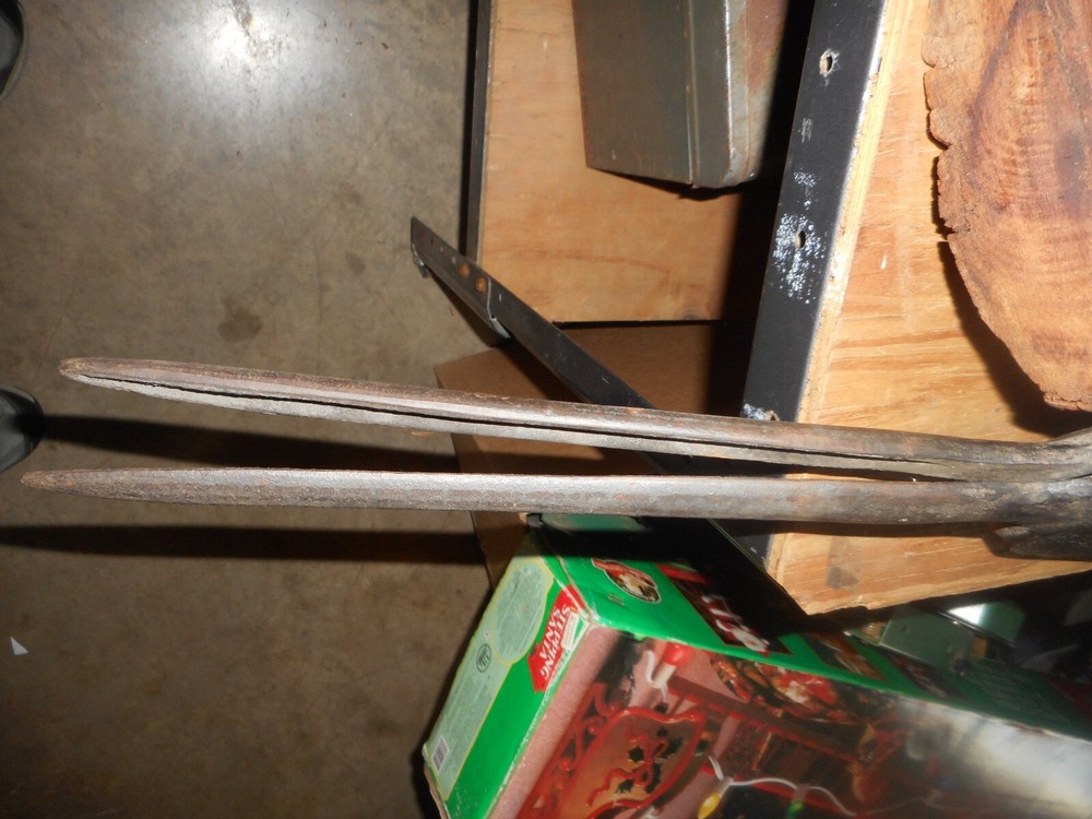 VINTAGE CAST IRON WAFFLE MAKER