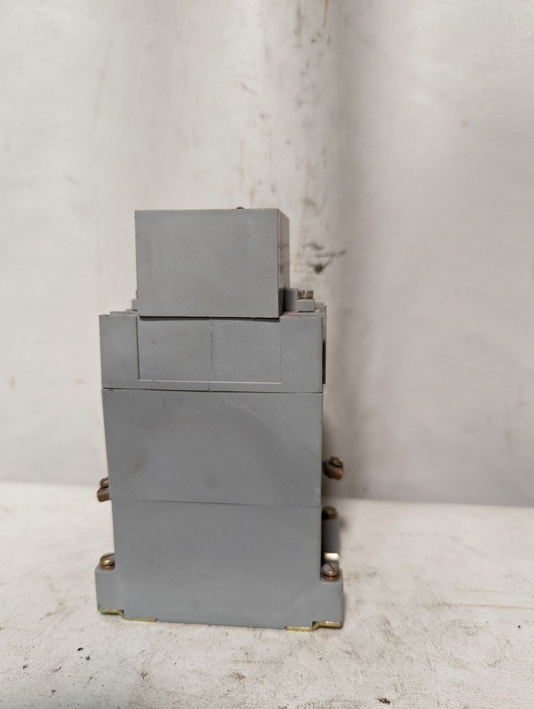 Allen-Bradley 700RTNX1 solid state timer, type RT, 110-120VAC