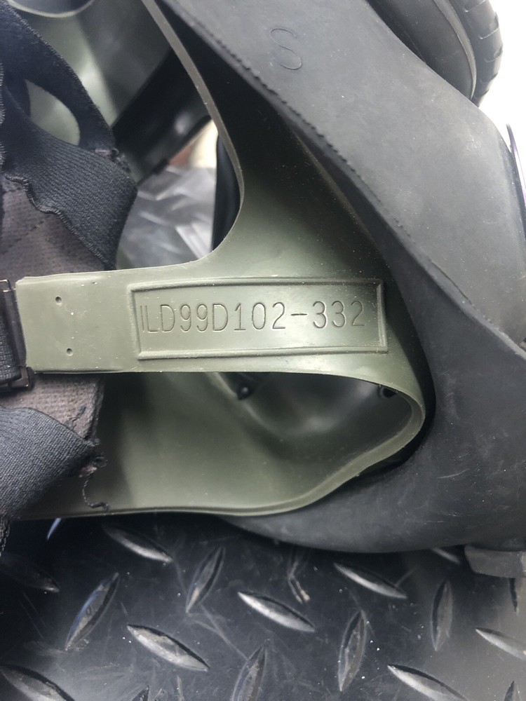 US Military Surplus M-40 Protective Gas Mask