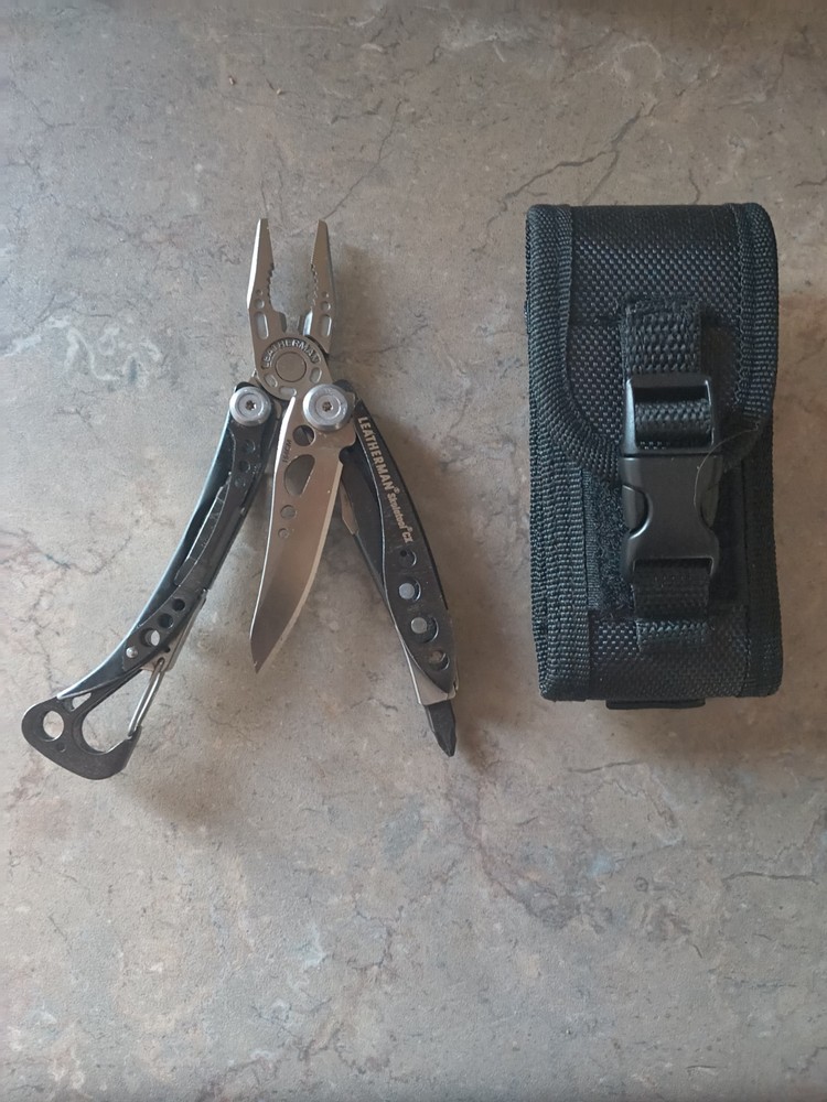 Leatherman Skeletool CX Multi-Tool - Plain Edge 154CM Blade/Sheath