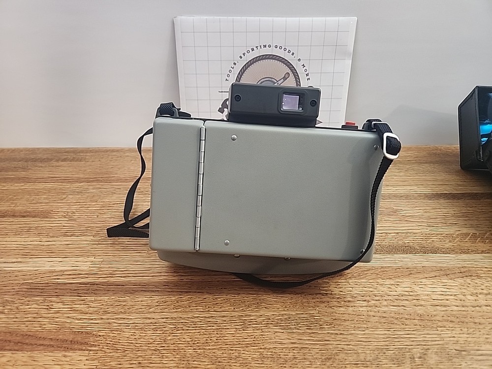 Vintage Polaroid Automatic 210 Land camera With Original Case