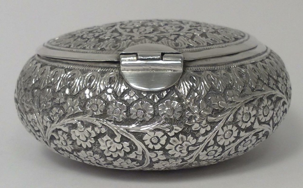 Vintage Solid Silver Squeeze Box (Tobacco/Snuff) – Middle Eastern/Asian (94g)