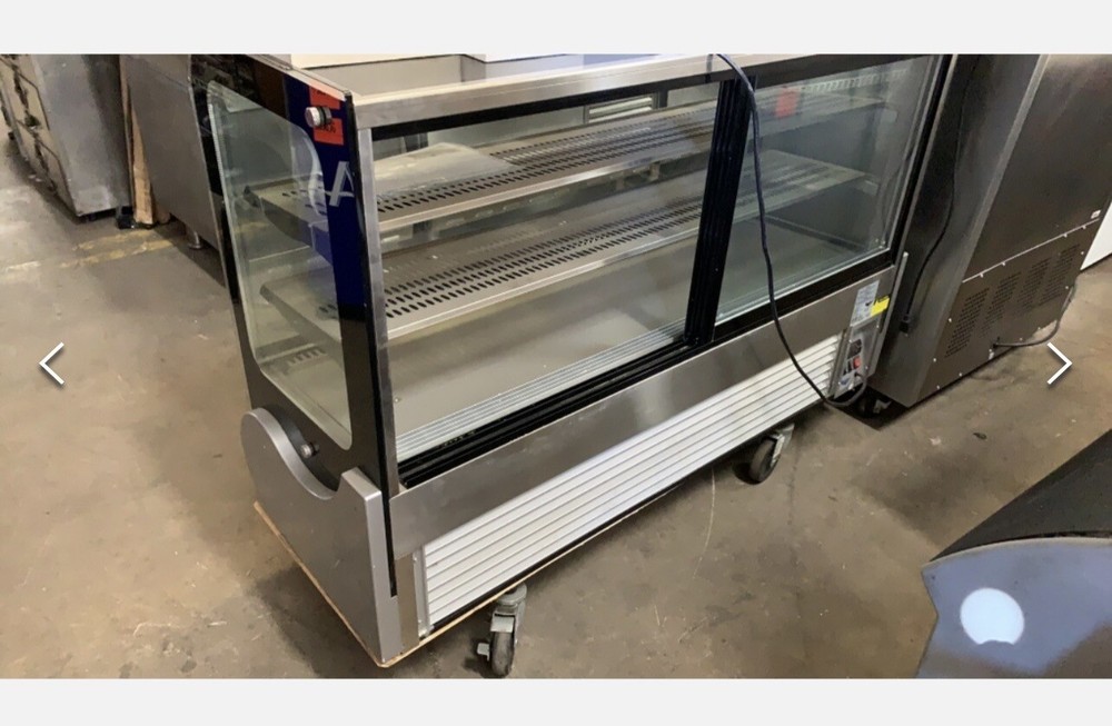 Vollrath 3 Tier Refrigerated Display Case