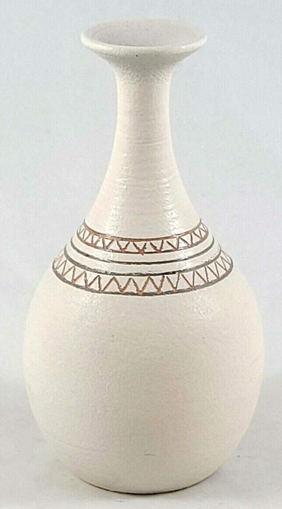 VINTAGE SMALL CREAM/TAN VASE SIGNED CAPOZZI