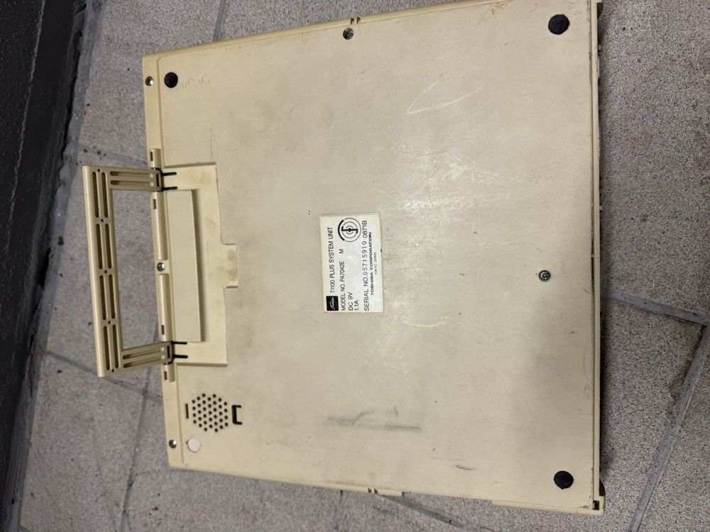 Vintage Toshiba T1100 Plus Laptop Computer