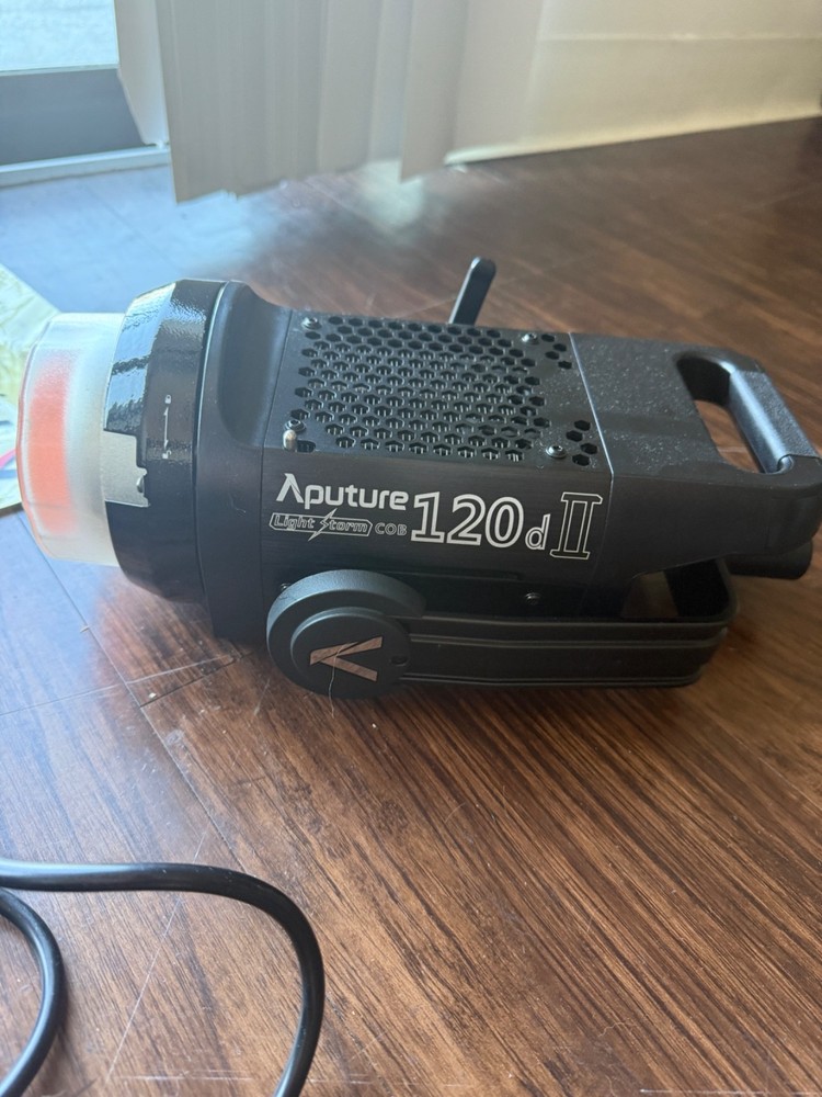Aputure LS C120d II Light storm Kit - *Excellent condition*
