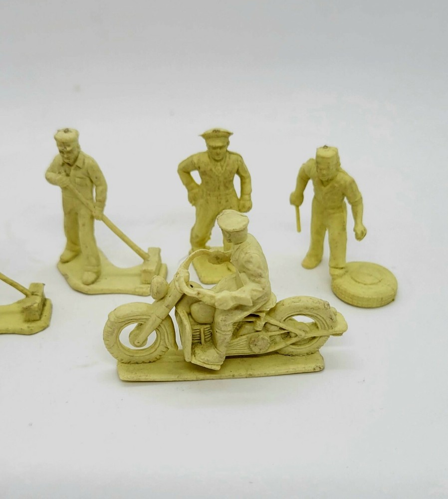 Plastic Model Train Layout Figures