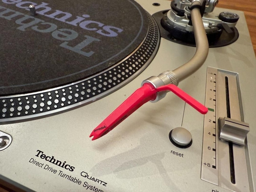 Technics SL 1200 MK6 Direct Drive Turntable System Quartz DJ Panasonic Silver