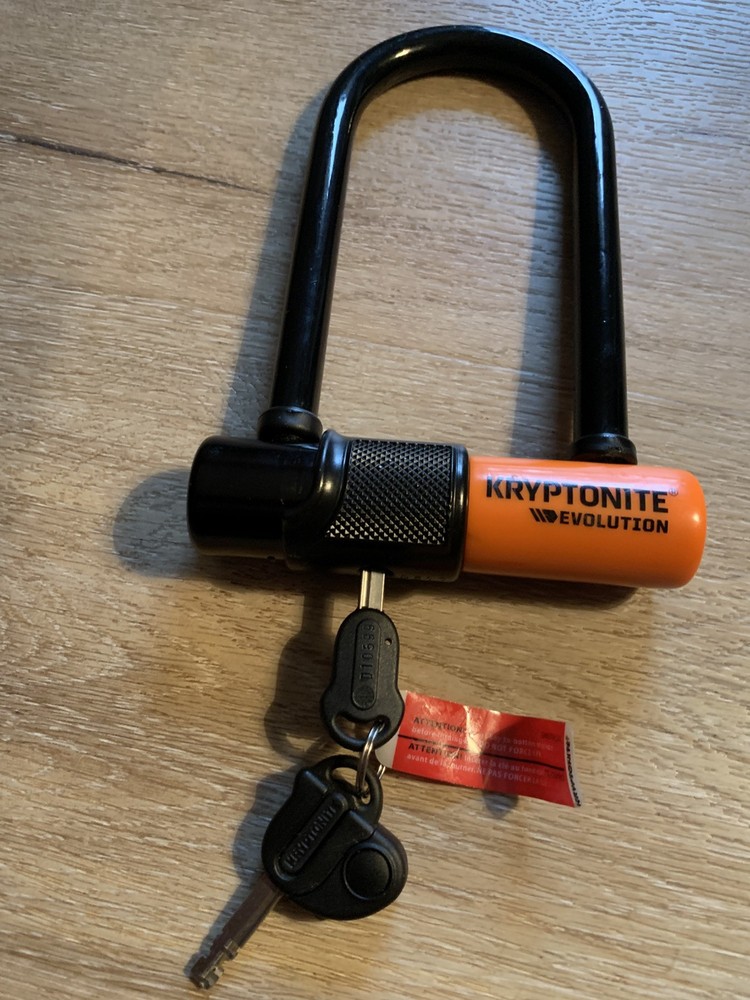 NEW~KRYPTONITE~EVOLUTION LITE~ MINI LOCK 6~ANTI-THEFT~U LOCK~KEYS & 1 WITH LIGHT