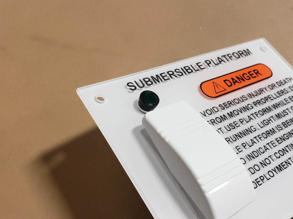 SEA RAY BOATS SUBMERSIBLE PLATFORM PANEL WITH SWITCH AND LIGHT