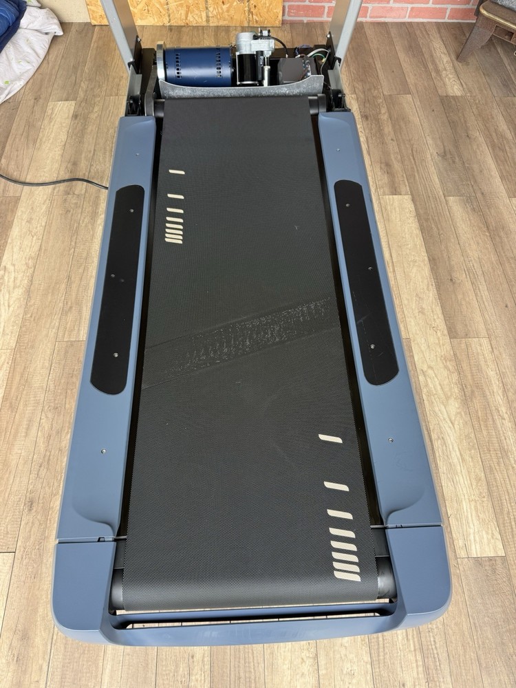 Treadmill precor 885,835 V1 , P30 Console,excellent Condition !!WEEKEND OFFER!!!