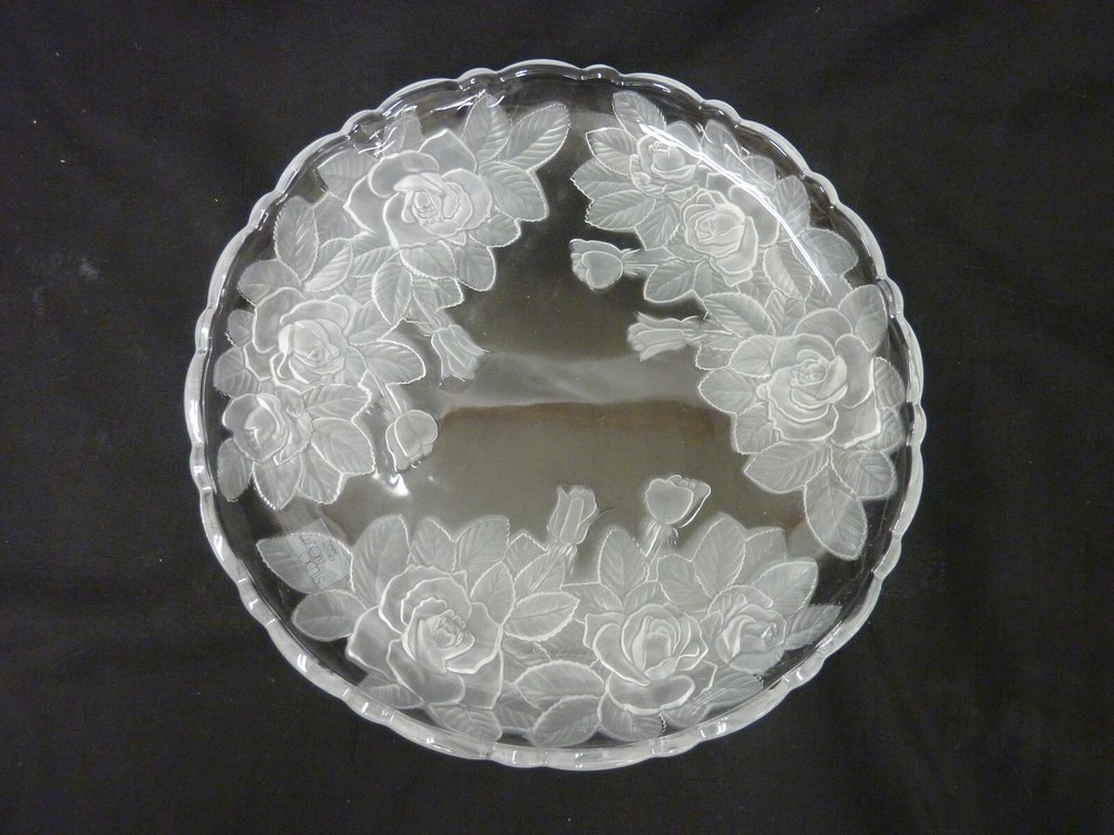 STUDIO NOVA WINTER ROSE PATTERN ROUND CRYSTAL PLATTER 14" DIAMETER NIOB