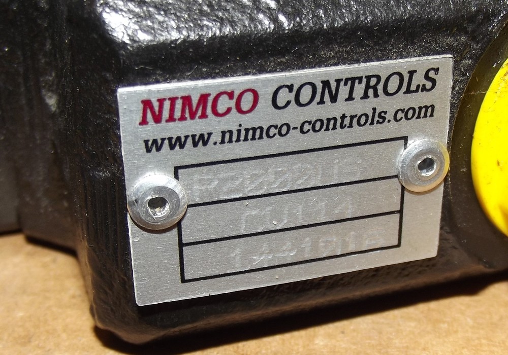 NIMCO CONTROLS 4 SPOOL CONTROL VALVE P2000US CV114 with Handles