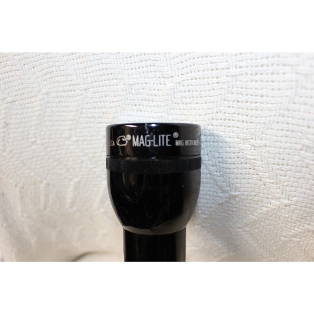 Vintage 12" Mag Lite Black Flashlight (Pre-Owned)