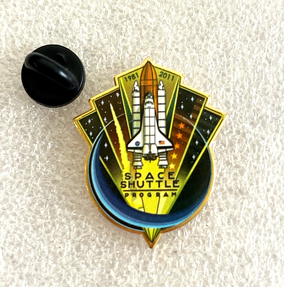 1981 2011 NASA Commemorating the Space Shuttle Program Pin. (36)