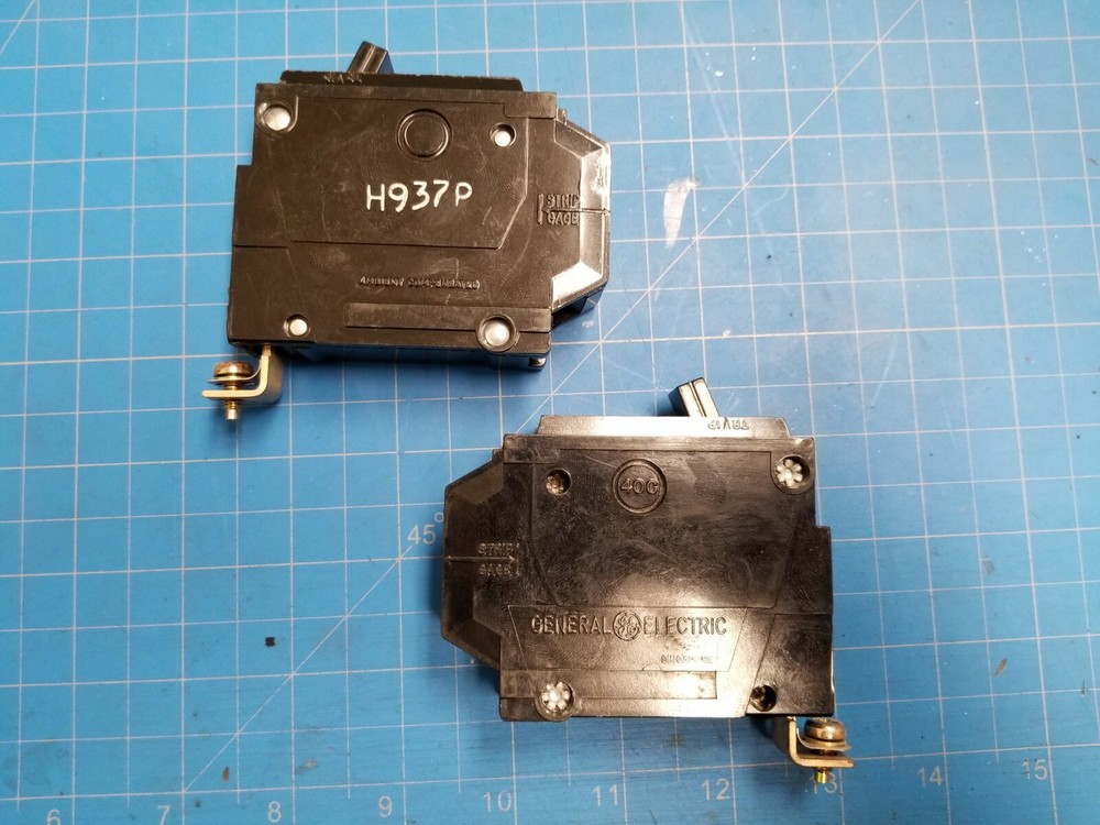 LOT 2 - 20 Amp Single Pole 1" General Electric GE Breakers Bolt On Type THQB