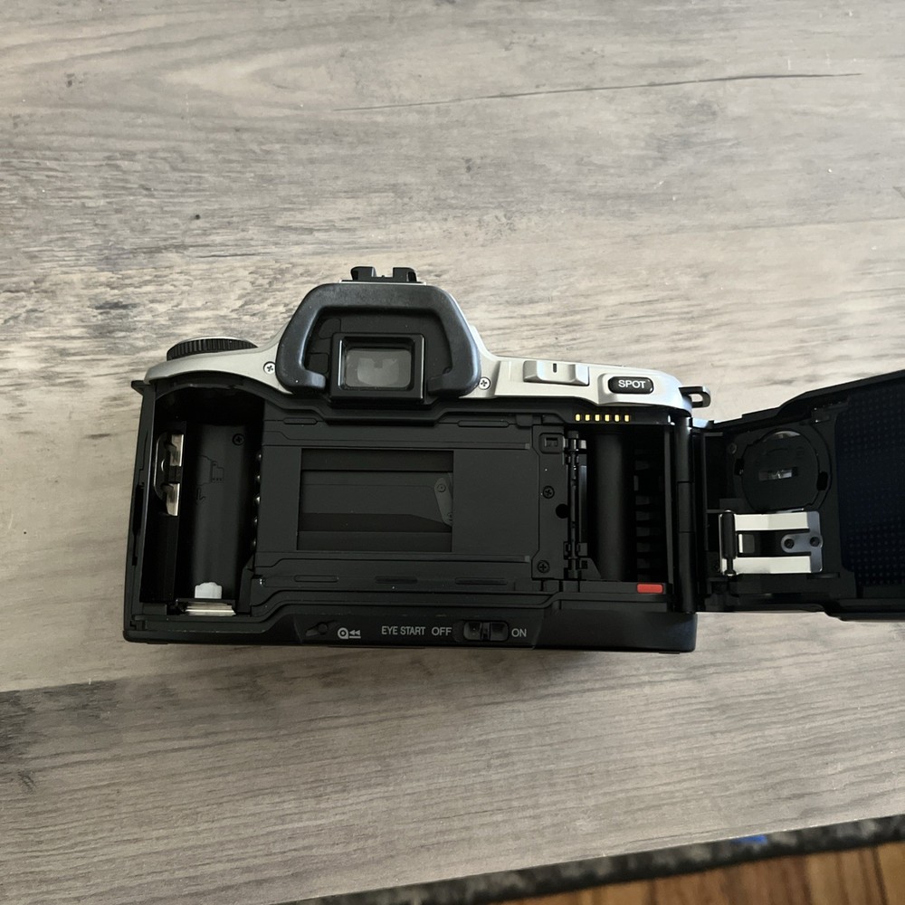 Minolta XT si XTsi - Camera Silver Good Working