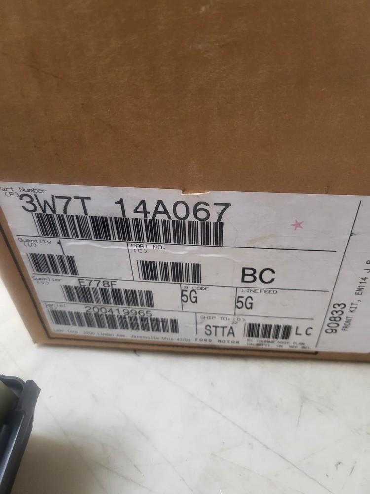 NEW Lear Corporation Fuse Box Relay Engine Panel 3W7T-14A067