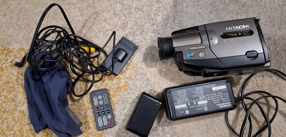 Hitachi  VM e58A video  camera Read Please