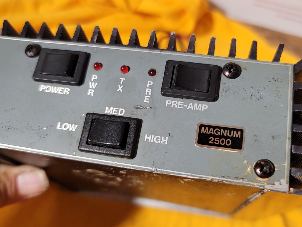 MAGNUG HAM LINEAR AMPLIFIER 2500