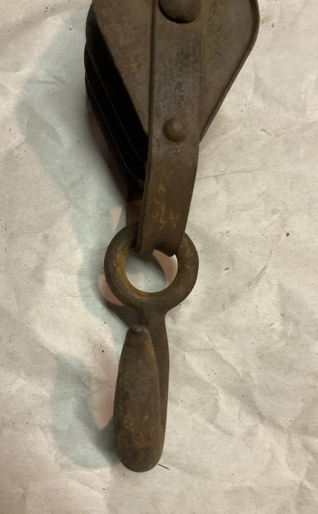 VTG Rustic Iron Tackle & Triple Pulley & Hook