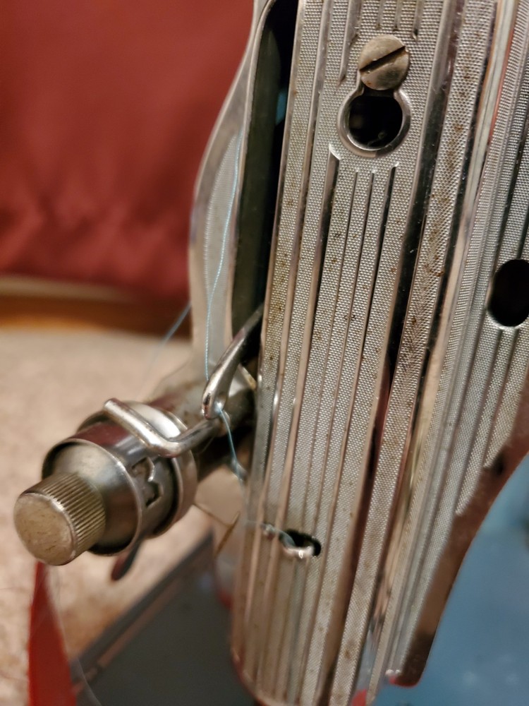 Vintage Super Deluxe Universe Precision Sewing Machine