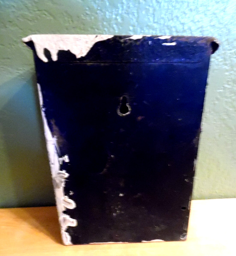 VINTAGE DECORATIVE CAST IRON WALL MOUNT LOCKABLE MAIL BOX