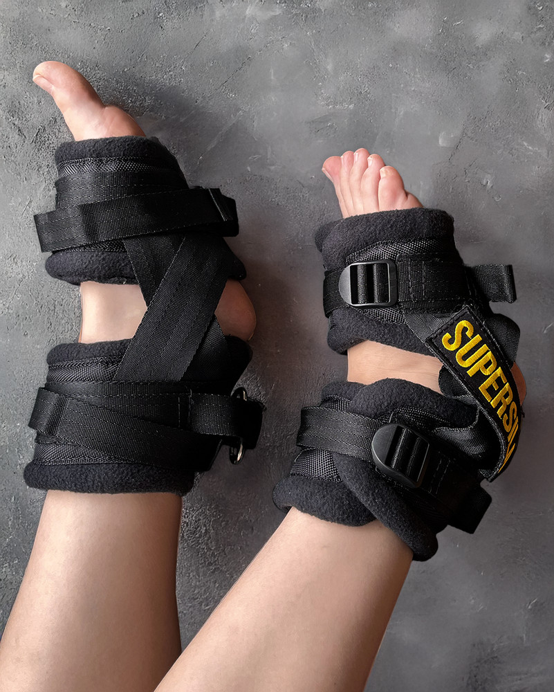 Leg Cuffs Rule / Heels for Alpha Gravity