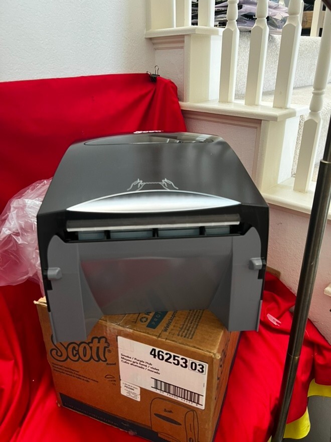 NEW - SCOTT 46253-03 Essential TOUCH-LESS ROLL TOWEL DISPENSER