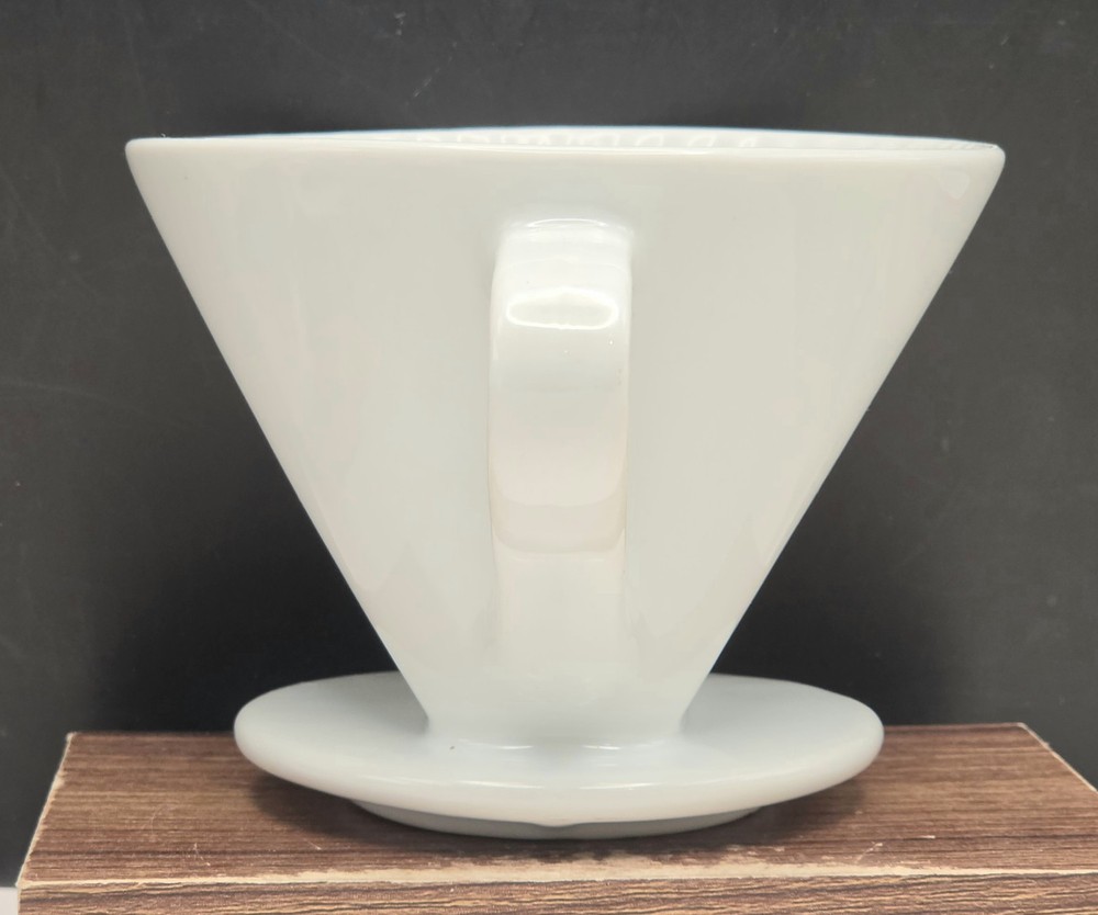 Very Nice White Ceramic 4 Hole Pour Over with Handle