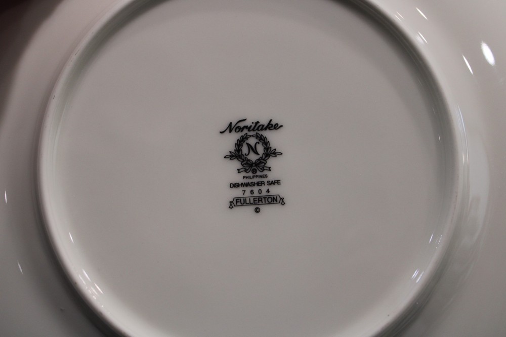 Noritake Fullerton 1 - 5 Pieces Setting 5 Pieces
