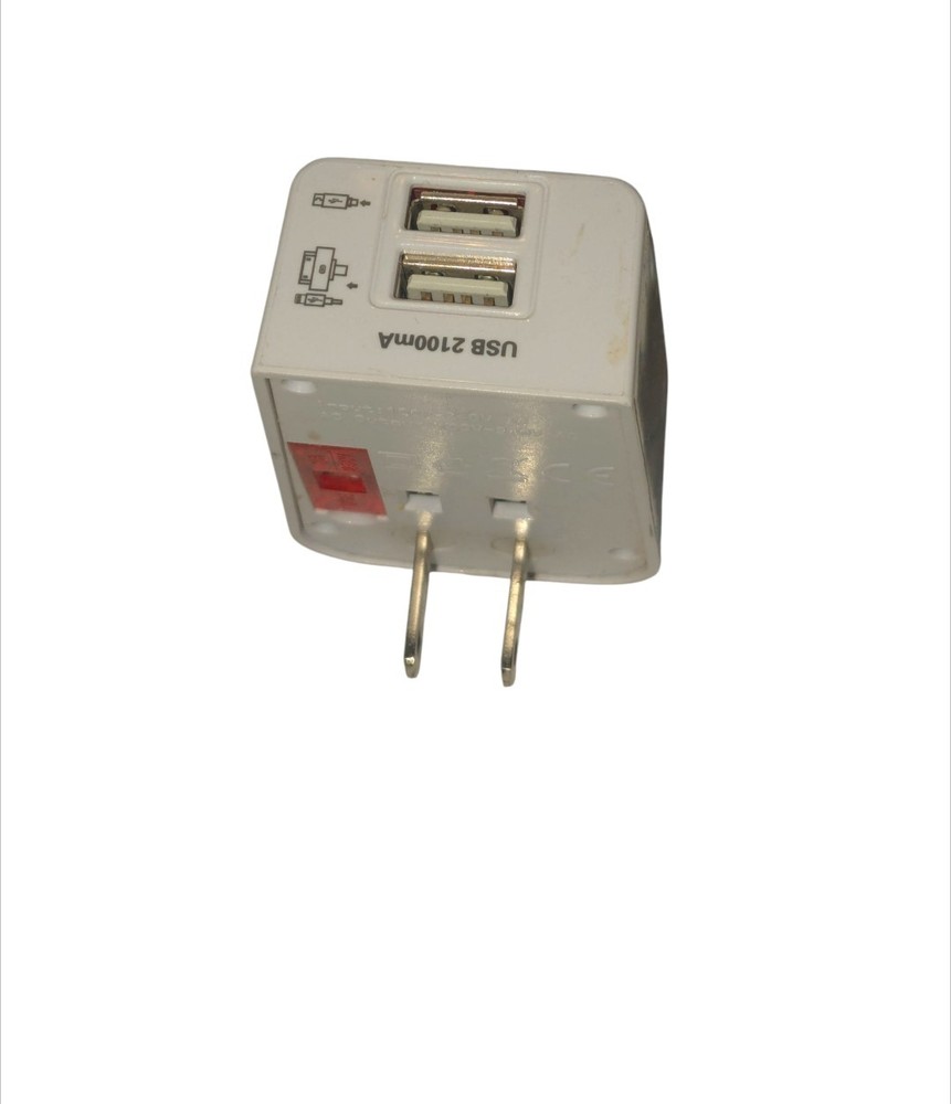 W.W Adapter + 2 Usb. Universal Adapter Plug Travelling Set